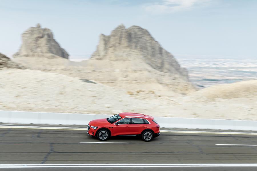 Audi e-tron 55 Quattro 2019 года  (WW) (фото 222 из 452)